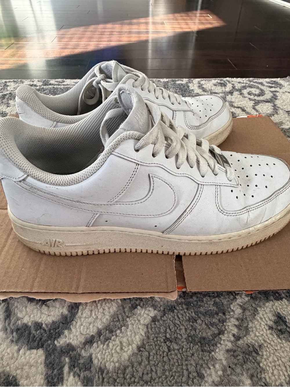 Nike - White - Air Force 1